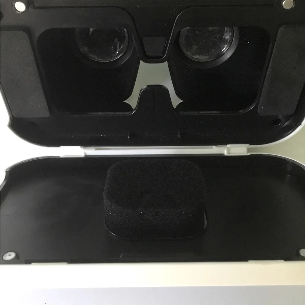 Sharper Image Virtual Reality Headset GUC